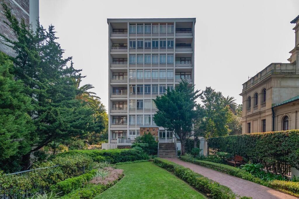2 Bedroom Opposite Company Gardens Cape Town
