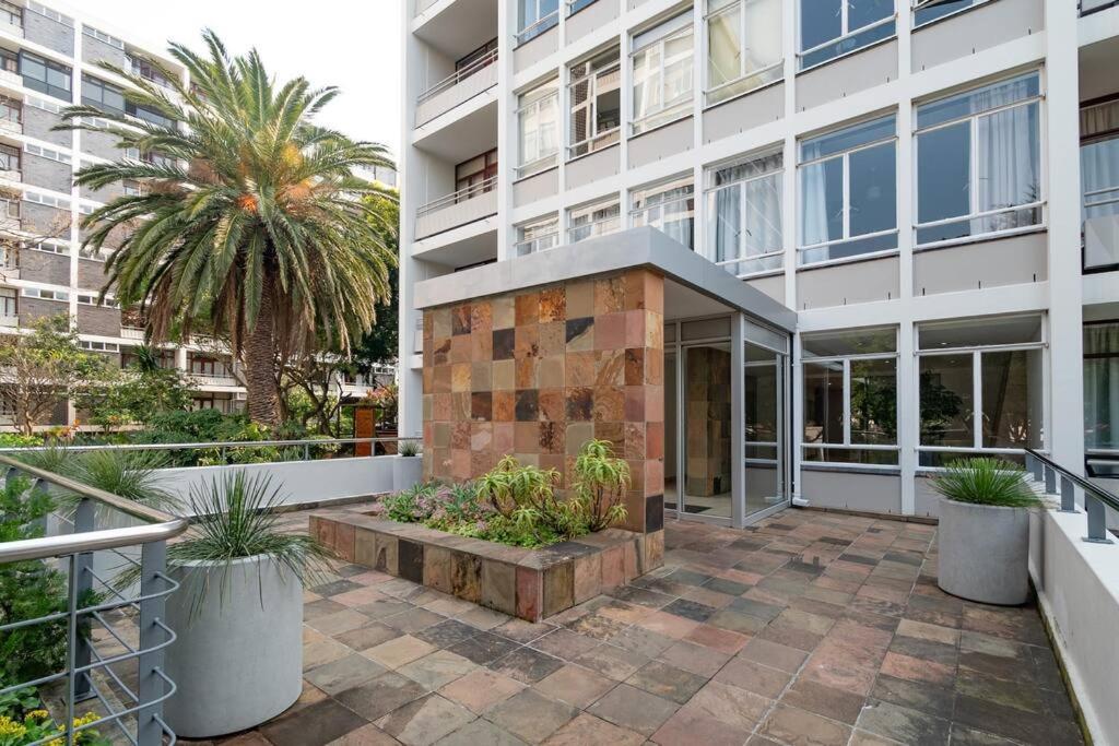 2 Bedroom Opposite Company Gardens Cape Town