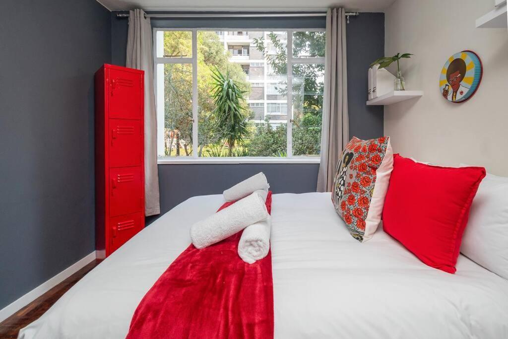 2 Bedroom Opposite Company Gardens * Cape Town