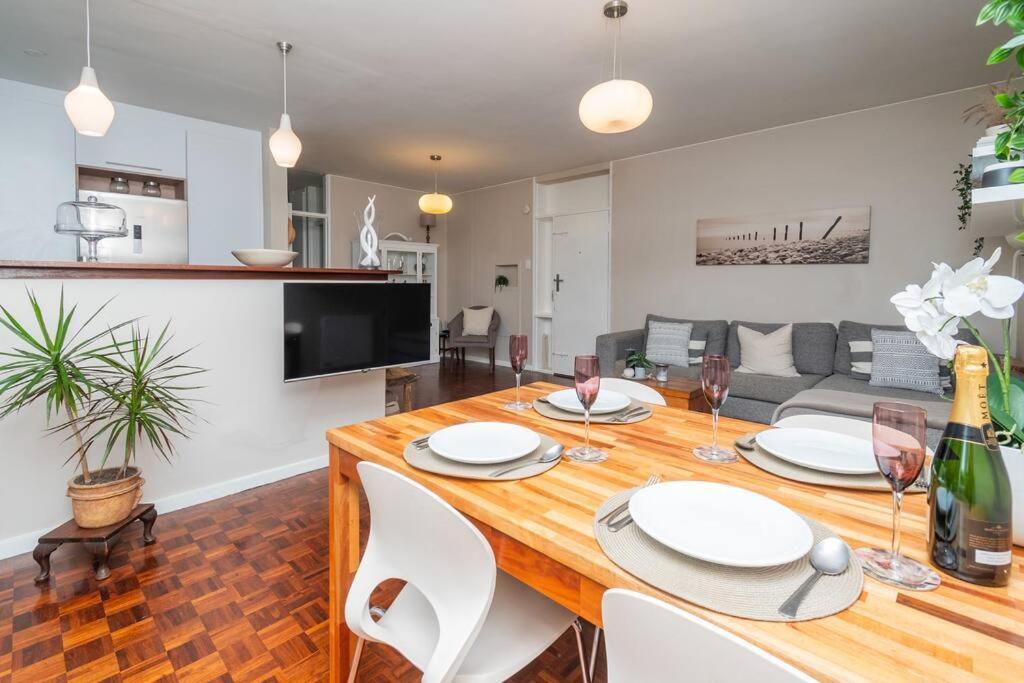 Apartment 2 Bedroom Opposite Company Gardens *