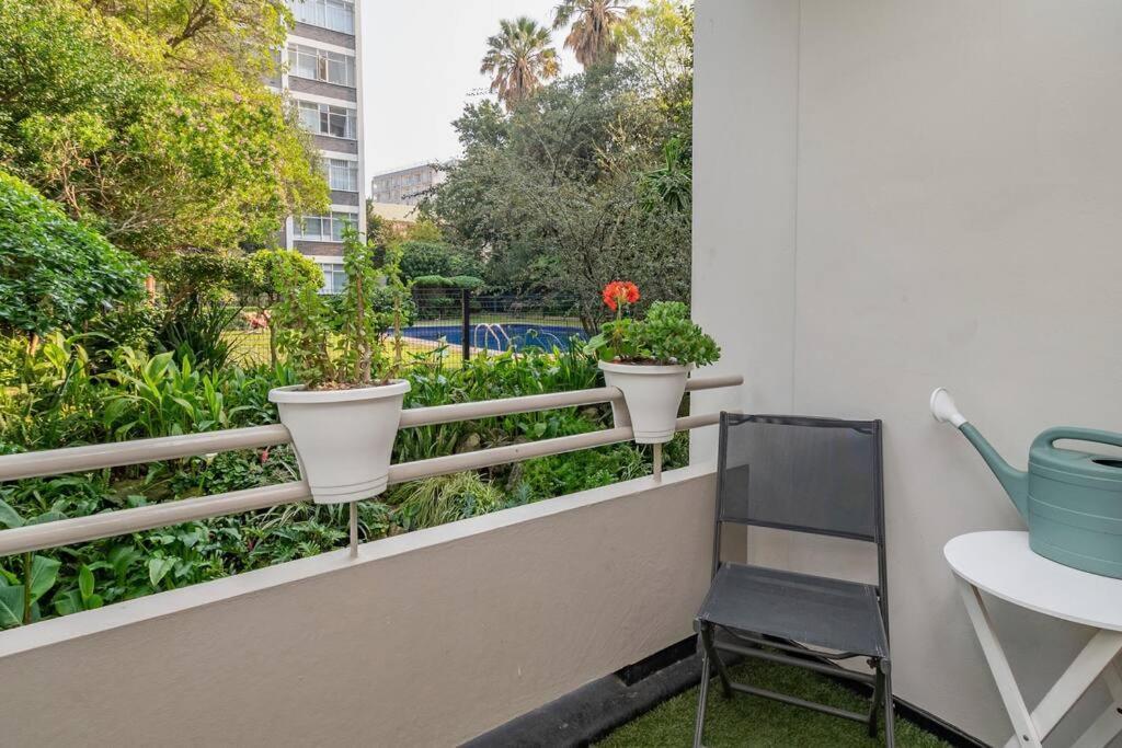 2 Bedroom Opposite Company Gardens *