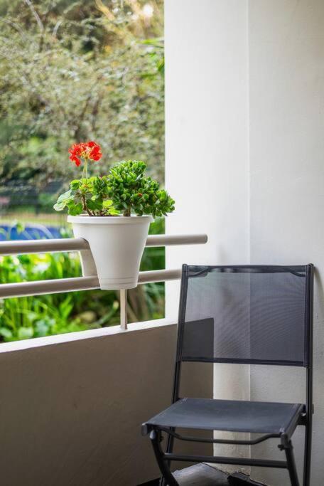 2 Bedroom Opposite Company Gardens *