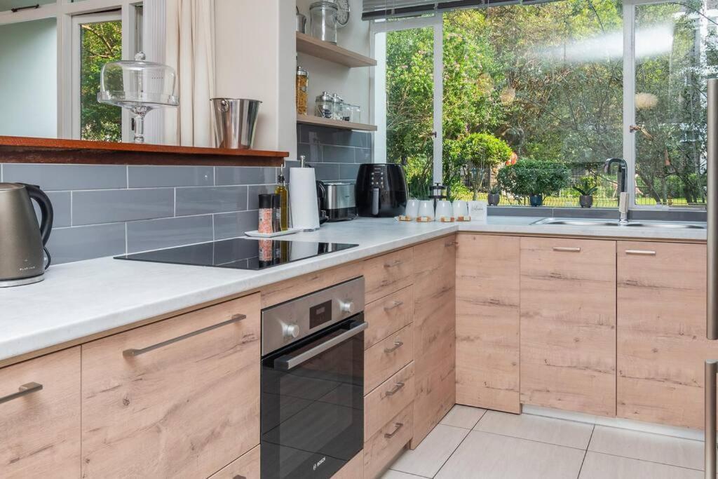 Apartment 2 Bedroom Opposite Company Gardens *